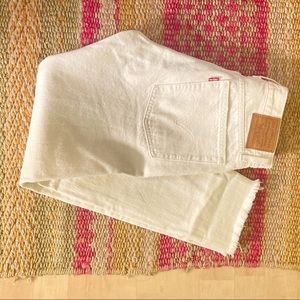 Levi’s Wedgie Icon Ecru Size 26
